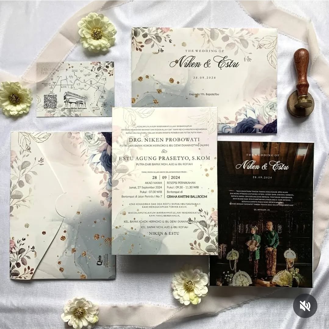 Qaia Card & Souvenir